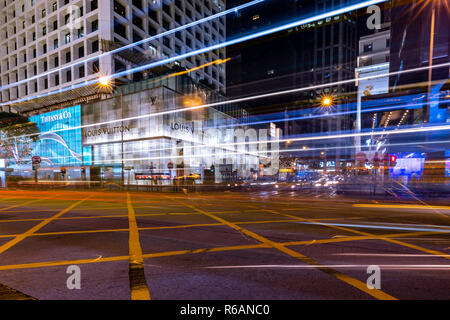 Central, Hong Kong - 30. November 2018: Hong Kong Central Business District in der Nacht mit Licht, Anschluss Stockfoto