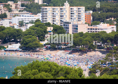 Paguera, Cala Fornells, Mallorca, Spanien - 24. Juli 2013: Blick von Peguera und Cala Fornells an der Seite von Santa Ponsa Stockfoto