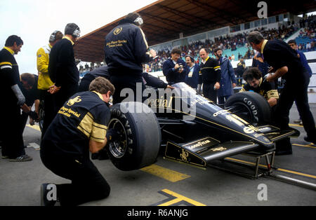 Ayrton Senna in seinem Lotus Renault an der portugiesischen Grand Prix 1985 Stockfoto