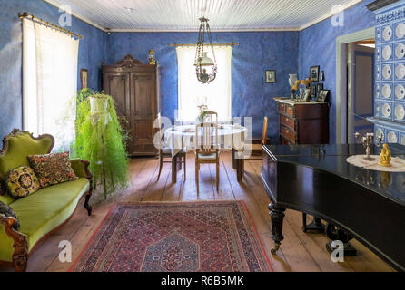 Innenraum der Härjapea Farm, ein Haus aus den 1920er Jahren der 1930er Jahre, Estnischen Freilichtmuseum (Vabaõhumuuseum), Tallinn, Estland Stockfoto