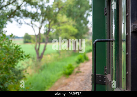 Details und verschiedene Bilder von Lokomotiven, Rangierbahnhof, Wagen, Kutschen und Bahnhöfe in einem alten industrial Heritage Museum in den Niederlanden Stockfoto