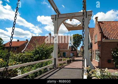 Details des kulturellen Erbes in einer alten holländischen Dorf (De Rijp) im Norden von Holland. Einer der authentischen Dörfer in den Beemster Polder rund um die Stadt Stockfoto