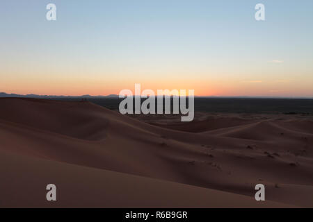 Sonnenuntergang in der Sahara Stockfoto