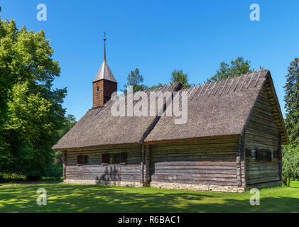 Im 17. Jahrhundert von Rannarootsi Sutlepa Kapelle, eine der ältesten Holzbauten in Estland, Estnischen Freilichtmuseum, Tallinn, Estland Stockfoto