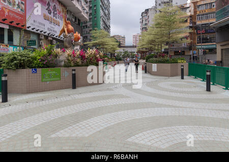 KOWLOON, HONG KONG - 21. APRIL 2017: Mong Kok Goldfischmarkt Eingang an nullah Road Park in Kowloon, Hong Kong. Stockfoto