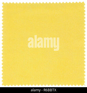 Isoliertes gelbes Quadrat Tuch mit gezackten Ränder für Glas- oder Reinigung des Bildschirms auf weißem Hintergrund Stockfoto