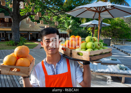 Obst zum Frühstück in sechs Richtungen Zil Pasyon Luxus Hotel. Felicite Island Seychellen. Stockfoto