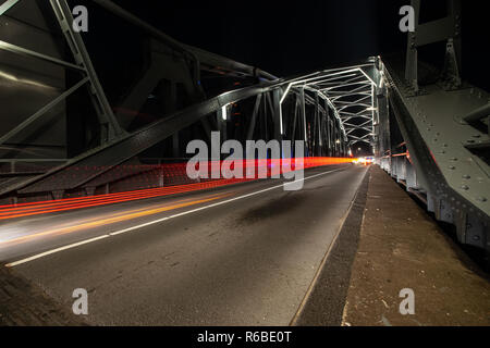 Nacht der Fotografie der alten Hansestadt Zutphen an den Fluss IJssel". Monumentale mittelalterliche Zentrum mit stimmungsvollen Strassen und schönen Archit Stockfoto