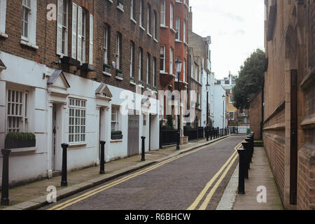 Traditionelle Backsteinhäusern in die Dukes Lane in der Nähe der Kensington Church Street im Royal Borough von Kensington und Chelsea in London, Großbritannien Stockfoto