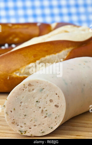 Weißwurst mit Brezel Stockfoto
