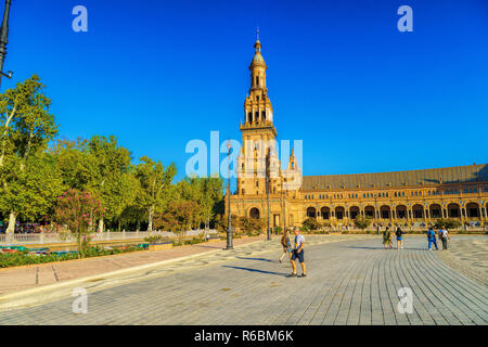 Die Plaza de Espana, Sevilla, Spanien gebaut für die Ibero-Amerikanische Ausstellung von 1929. Es ist ein charakteristisches Beispiel für die Renaissance Revival Stil im Span Stockfoto