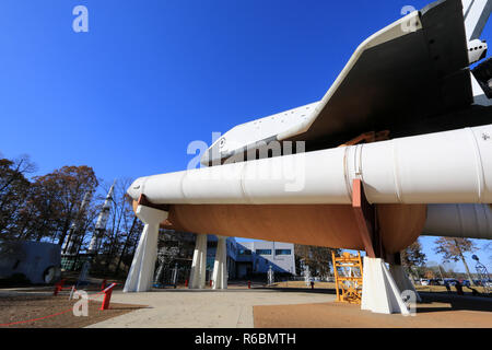 Space Shuttle Orbiter test Simulator Pathfinder sitzt auf der Hauptantriebsanlage Test Artikel externe Tank (Mpta-ET) an den US-Rakete und Space Center Stockfoto