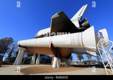 Space Shuttle Orbiter test Simulator Pathfinder sitzt auf der Hauptantriebsanlage Test Artikel externe Tank (Mpta-ET) an den US-Rakete und Space Center Stockfoto