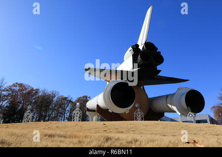 Space Shuttle Orbiter test Simulator Pathfinder sitzt auf der Hauptantriebsanlage Test Artikel externe Tank (Mpta-ET) an den US-Rakete und Space Center Stockfoto