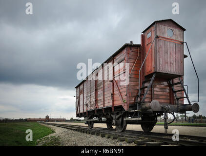 OSWIECIM, Polen - 20. SEPTEMBER: Einsame train cab im Konzentrationslager - (Auschwitz II), in Brzezinka, Polen in der Nähe von Oswiecim am 20. September 2015 in Osw Stockfoto