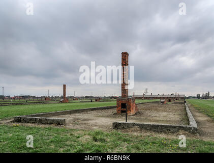 OSWIECIM, Polen - 20. SEPTEMBER: Zerstörte Kasernen in Konzentrationslager - (Auschwitz II), am 20. September 2015 in Oswiecim, Polen. Europa. Stockfoto
