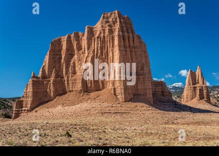 Türmen und Klippen in Upper Cathedral Valley, Capitol Reef National Park, Colorado Plateau, Utah, USA Stockfoto