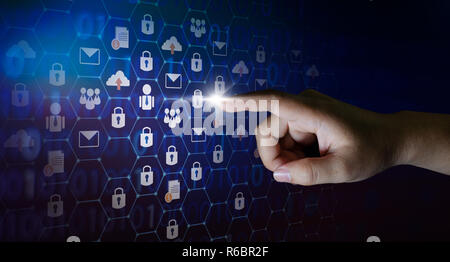 Taste auf virtuellen Bildschirm gedrückt mit Finger Global Security Network World Map Key Lock Security System abstract Technology World digital Link cyber s Stockfoto