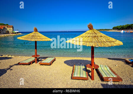 Türkisfarbenen Adria Strand in Primosten Stockfoto