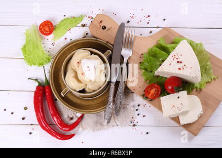 Knödel mit Adyghe Käse Stockfoto