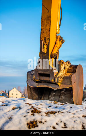 Bagger Schaufel im Schnee Stockfoto