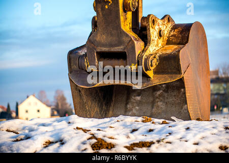 Bagger Schaufel im Schnee Stockfoto