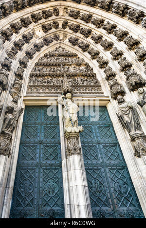 Türen der Eingang Nord Kölner Dom Stockfoto