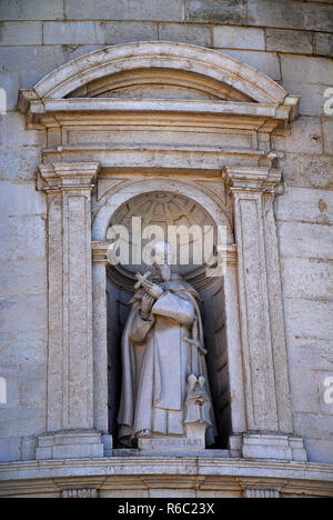 Statue des nationalen Pantheon (Igreja de Santa Engracia Panteao Nacional), Lissabon, Portugal. Die Kirche von Santa Engracia ist ein aus dem 17. Jahrhundert monumen Stockfoto