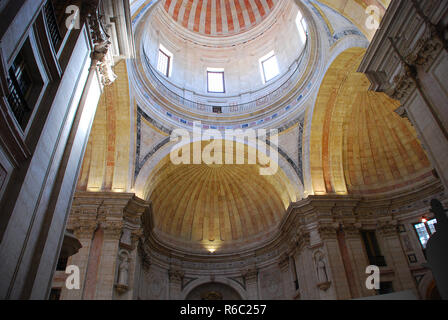 Die nationalen Pantheon (Igreja de Santa Engracia Panteao Nacional), Lissabon, Portugal. Die Kirche von Santa Engracia ist ein Denkmal aus dem 17. Jahrhundert in Lissabon, P Stockfoto