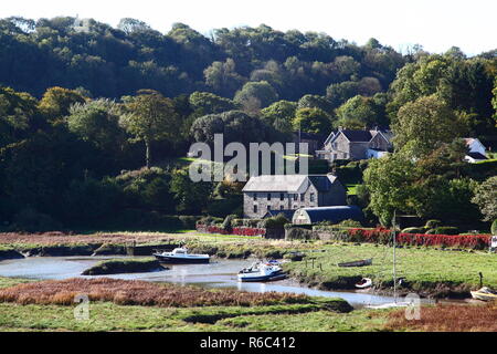 Boote auf dem Fluss Taf an Laugherne in Carmarthenshire, South Wales Stockfoto