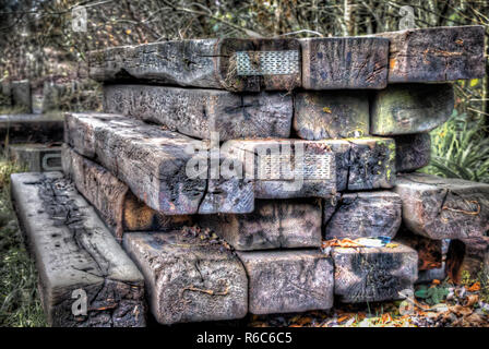 Gestapeltes Holz Stapel an einem Park im Nelson Caerphilly South Wales UK 2013 Stockfoto