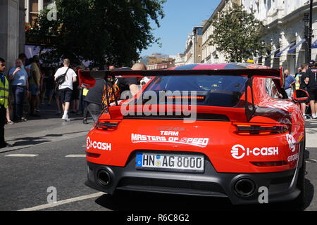 Porsche 911 GT2 RS in Covent Garden, London für den Start der Gumball 3000 Rallye 2018 von London bis Tokio ankommen. Stockfoto