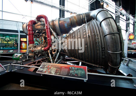 F-1 Triebwerk der ersten Stufe der Saturn V die Saturn V Halle am Davidson Zentrum für Weltraumforschung, US-Raketen- und Space Center Stockfoto