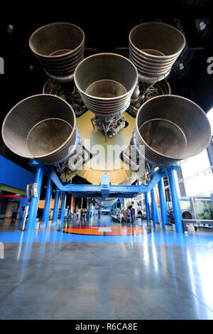 F-1-Triebwerke der ersten Stufe der Saturn V die Saturn V Halle am Davidson Zentrum für Weltraumforschung, US-Raketen- und Space Center Stockfoto