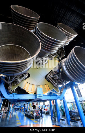 F-1-Triebwerke der ersten Stufe der Saturn V die Saturn V Halle am Davidson Zentrum für Weltraumforschung, US-Raketen- und Space Center Stockfoto