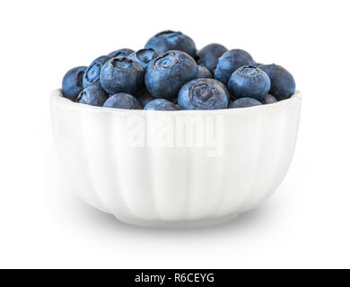 Heidelbeeren in eine Schüssel isoliert auf weißem Stockfoto