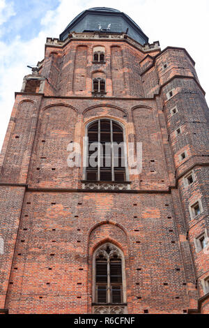 14. Jahrhundert gotische St. Elisabeth Kirche, Turm, Marktplatz, Wroclaw, Polen. Stockfoto