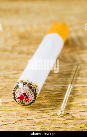 Akupunktur mit Rauchen Aufhören Stockfoto