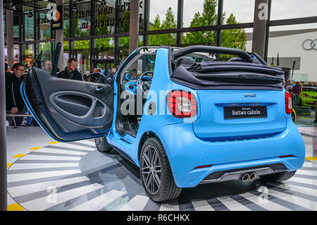 FRANKFURT - Sept. 2015: Smart Fortwo Cabrio auf der IAA International Motor Show vorgestellt am 20. September 2015 in Frankfurt am Main, Deutschland Stockfoto