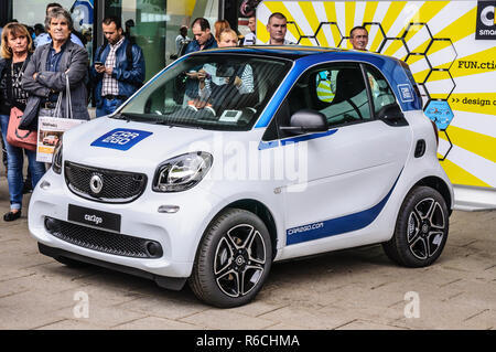 FRANKFURT - Sept. 2015: smart fortwo auf der IAA International Motor Show vorgestellt am 20. September 2015 in Frankfurt am Main, Deutschland Stockfoto