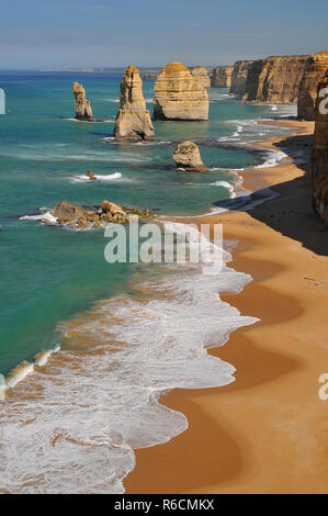 Australien, Great Ocean Road, die Zwölf Apostel, Sammlung von Kalkstein Stapeln vor der Küste von Port Campbell National Park, von den Großen Ozean Stockfoto