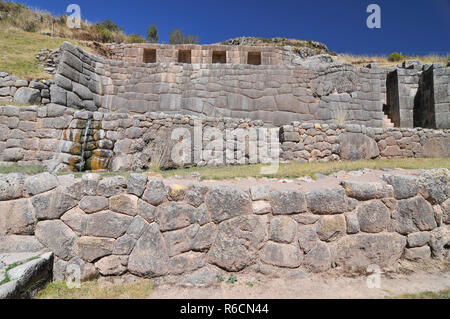 Ruine Feder in Tambomachay oder Tampumachay, Archäologische Stätte im Zusammenhang mit dem Inca Empire, in der Nähe von Cusco in Peru Stockfoto