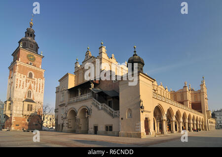 Polen, Krakau, Marktplatz, Sukiennice (Tuchhallen) Stockfoto