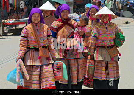 Vietnam, Bac Blumenmarkt Ha, Hmong Frau, Bac Ha Stockfoto