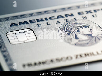 Platinum Kreditkarte von American Express, in der Nähe Stockfoto