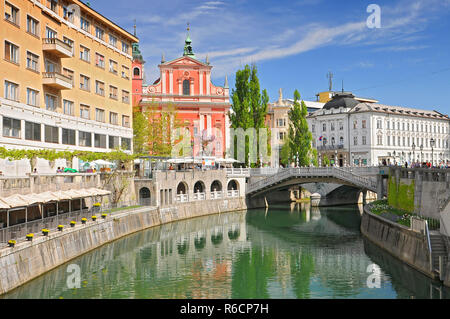 Von den drei Brücken, Franziskaner Kloster und Kirche der Mariä Verkündigung, Ljubljana, Slowenien Stockfoto