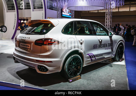 FRANKFURT - Sept. 2015: Porsche Cayenne auf der IAA International Motor Show am 20. September vorgelegt, 2015 in Frankfurt am Main, Deutschland Stockfoto