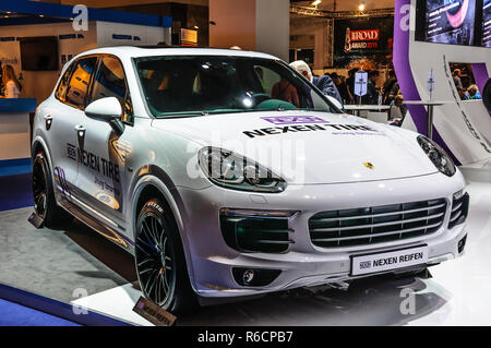 FRANKFURT - Sept. 2015: Porsche Cayenne auf der IAA International Motor Show am 20. September vorgelegt, 2015 in Frankfurt am Main, Deutschland Stockfoto