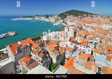 Anzeigen von Split vom Glockenturm der Kathedrale des Heiligen Doimus, Kroatien Stockfoto