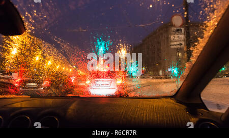 Schlechte Sicht während der Fahrt Auto in Moskau Stockfoto